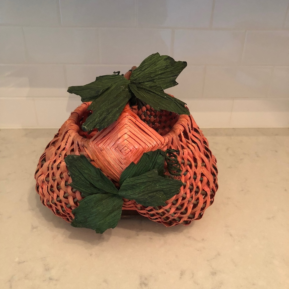FALL VTG WICKER PUMPKIN BUTTOCKS BASKET 1980"s